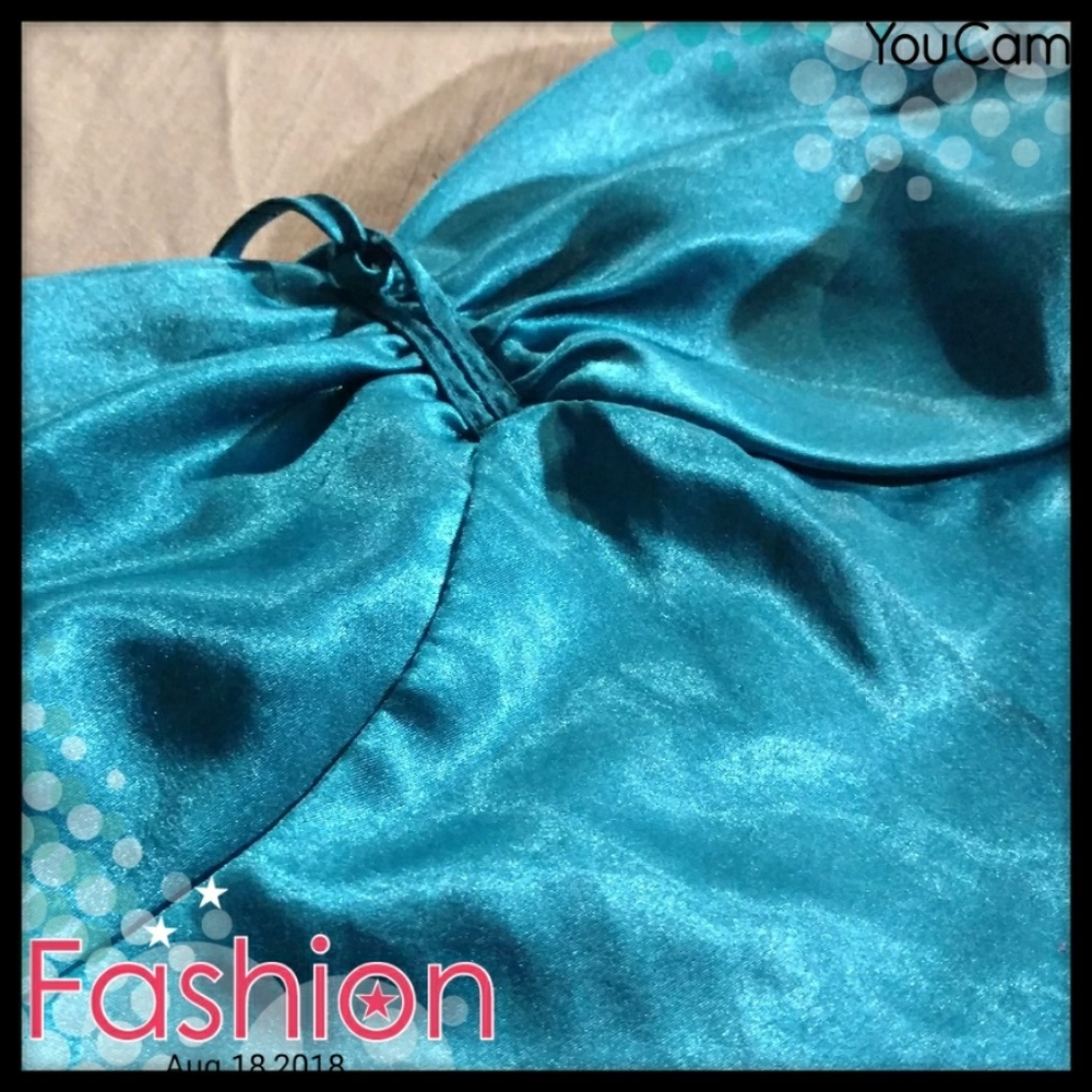 Eyeshadow tank top.
